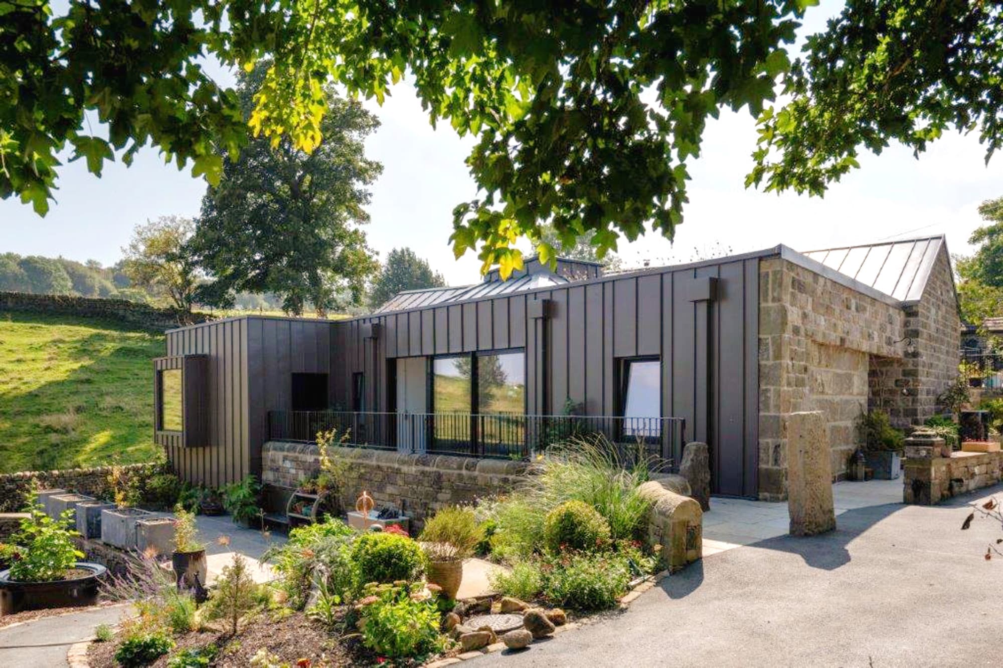 Zinc clad new house in Green Belt and adjacent a Grade II listed building.